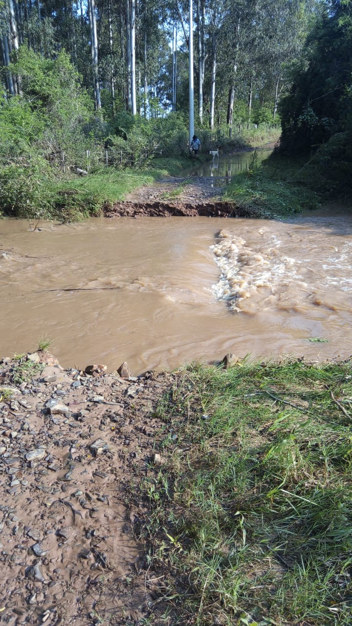 Noticia ponte-da-agua-morna-foi-levada-apos-arroio-transbordar
