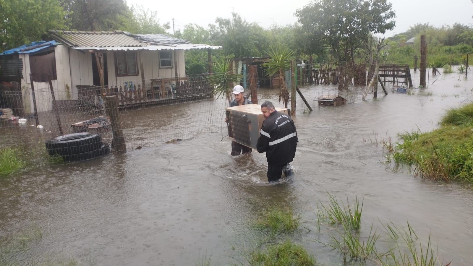 Noticia chuvas-intensas-retiram-9-familias-de-suas-casas-no-piquiri